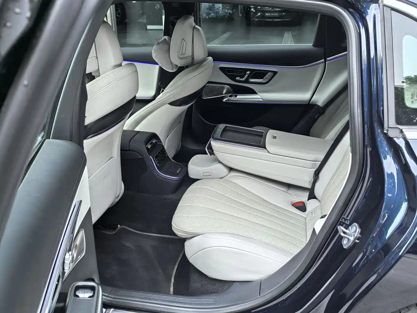 Mercedes-Benz E-Class 2024 Model E 300 L Luxury фото 7