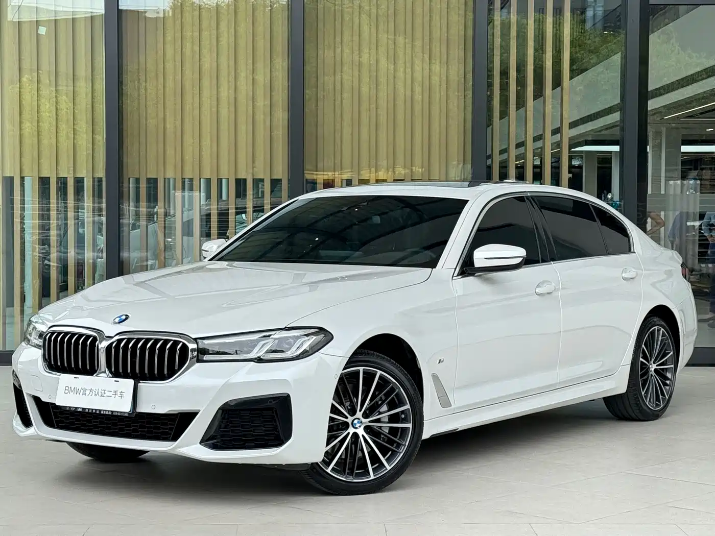 BMW 5 Series 2023 530Li Leading M Sport Package фото 2