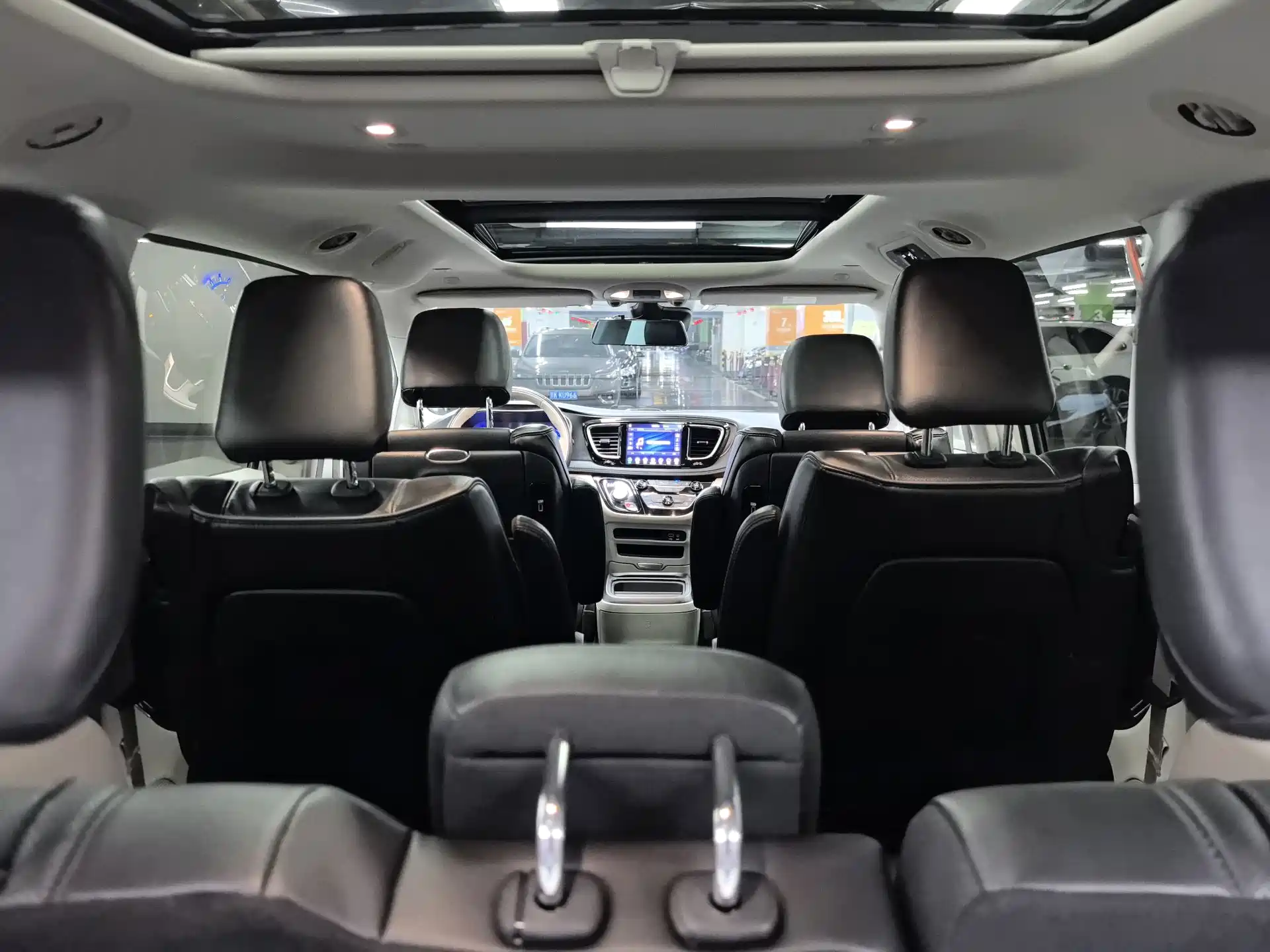 Фото 13 - Chrysler Pacifica PHEV