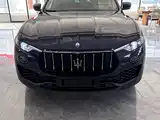 Photo 2 - Maserati Levante