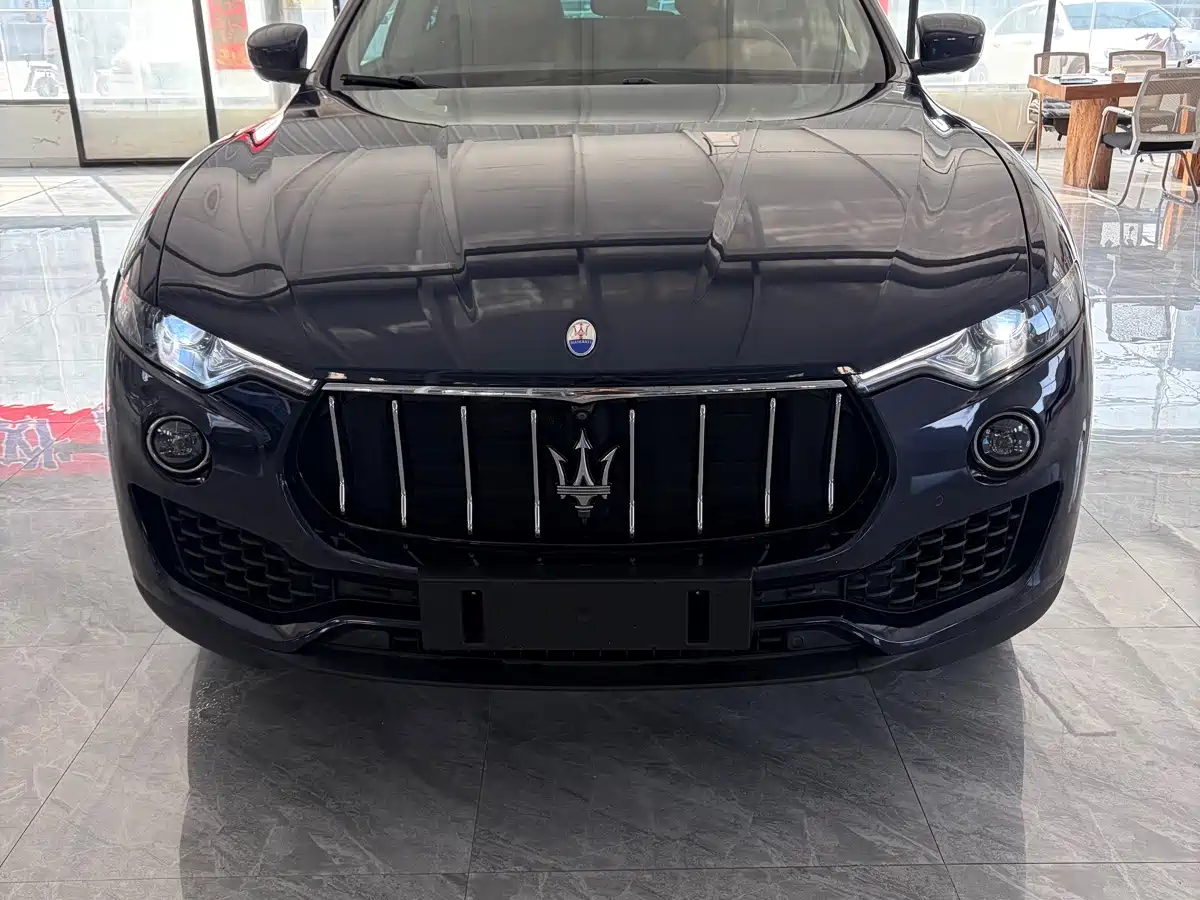 Photo 2 - Maserati Levante