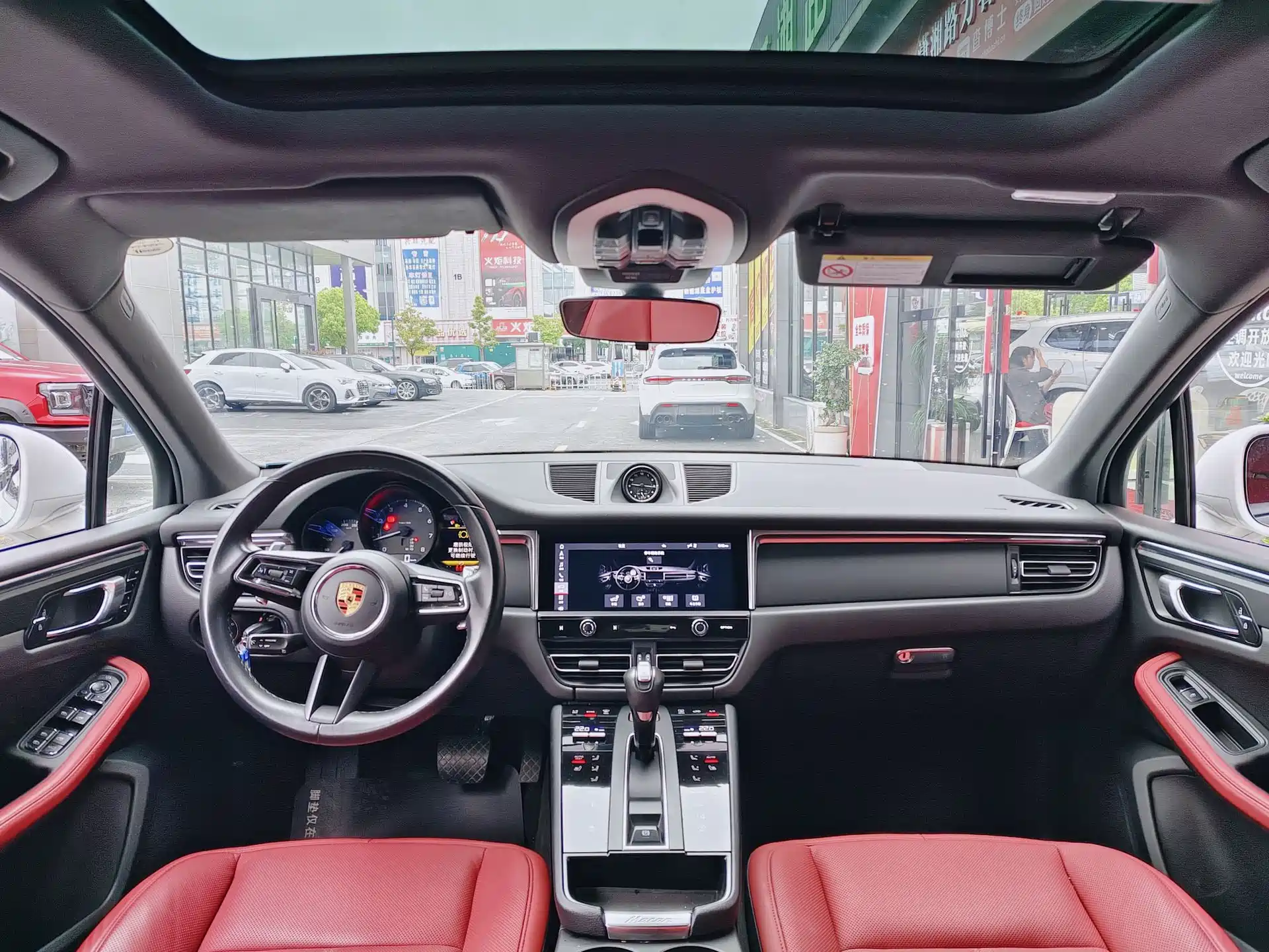 Фото 15 - Porsche Macan