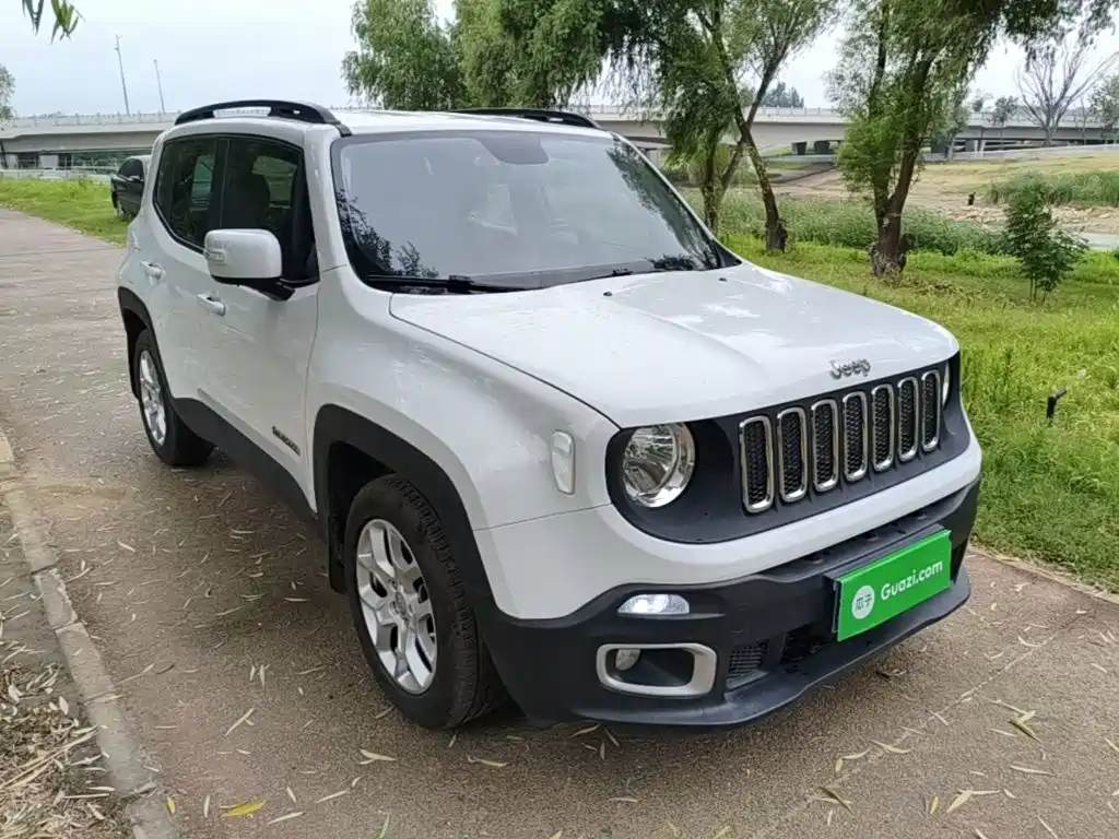 Photo 4 - Jeep Renegade