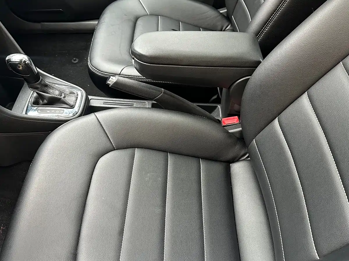 Volkswagen Jetta 2015 1.6L Auto Comfort фото 8