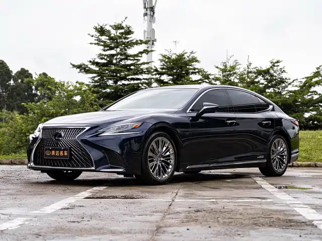 Lexus LS 2018 500h Executive Edition China V — фото 1