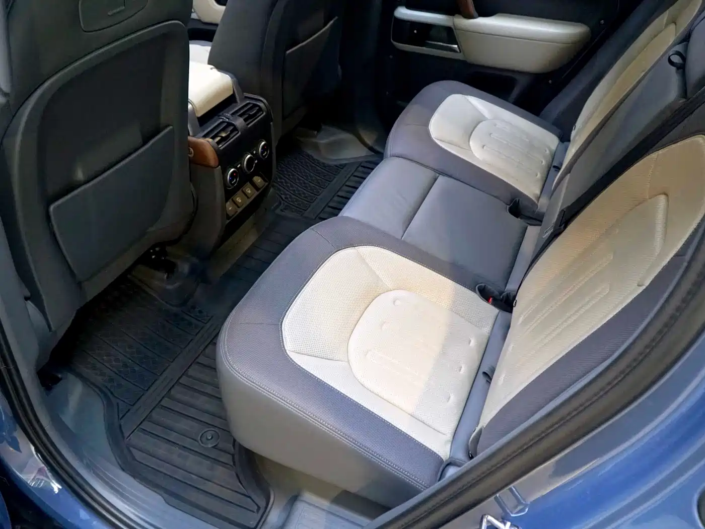 Land Rover Defender 2022 110 P400 X-DYNAMIC HSE фото 5