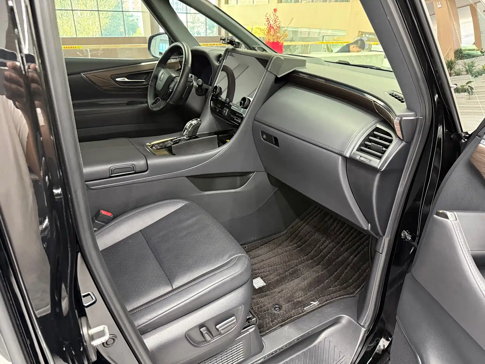 Фото 21 - Toyota Vellfire