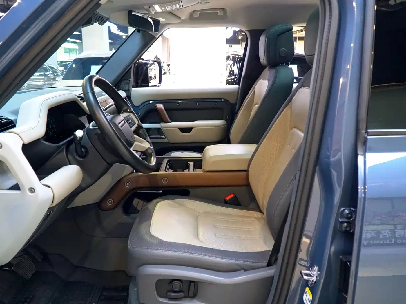 Land Rover Defender 2022 110 P400 X-DYNAMIC HSE фото 8