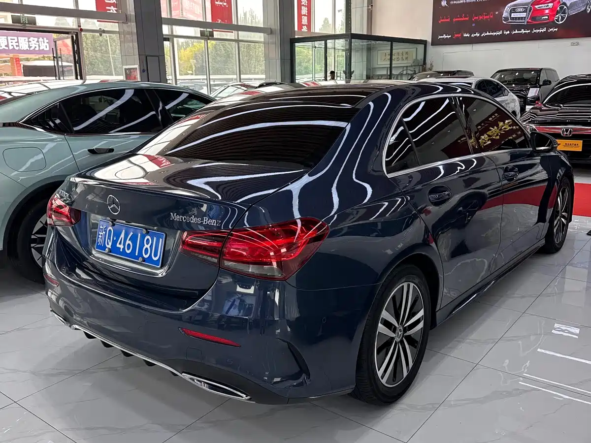 Mercedes-Benz A-Class 2019 A 180 L Sport Sedan фото 12