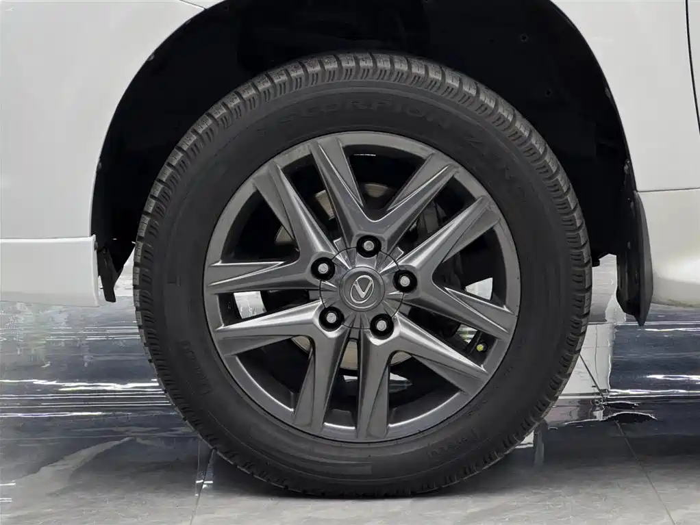 Lexus LX фото 4