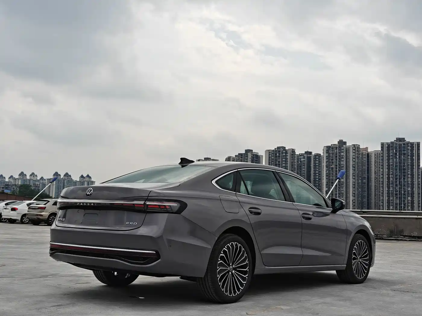 VOLKSWAGEN PASSAT