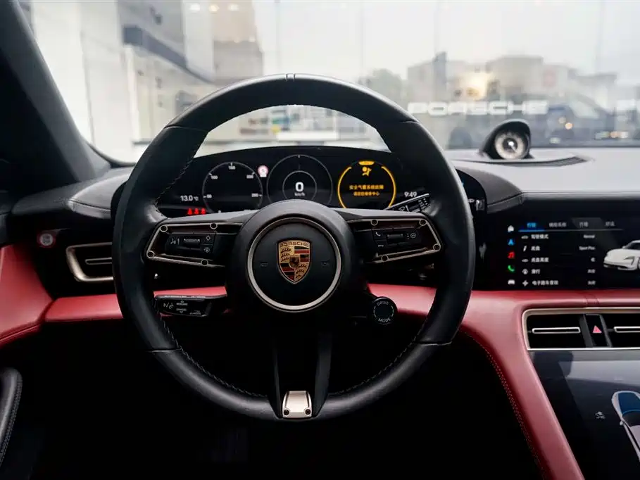 PORSCHE TAYCAN