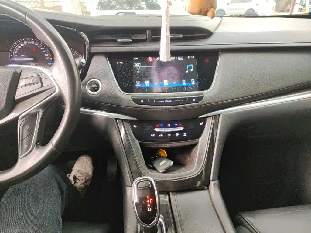 Фото 6 - Cadillac XT5