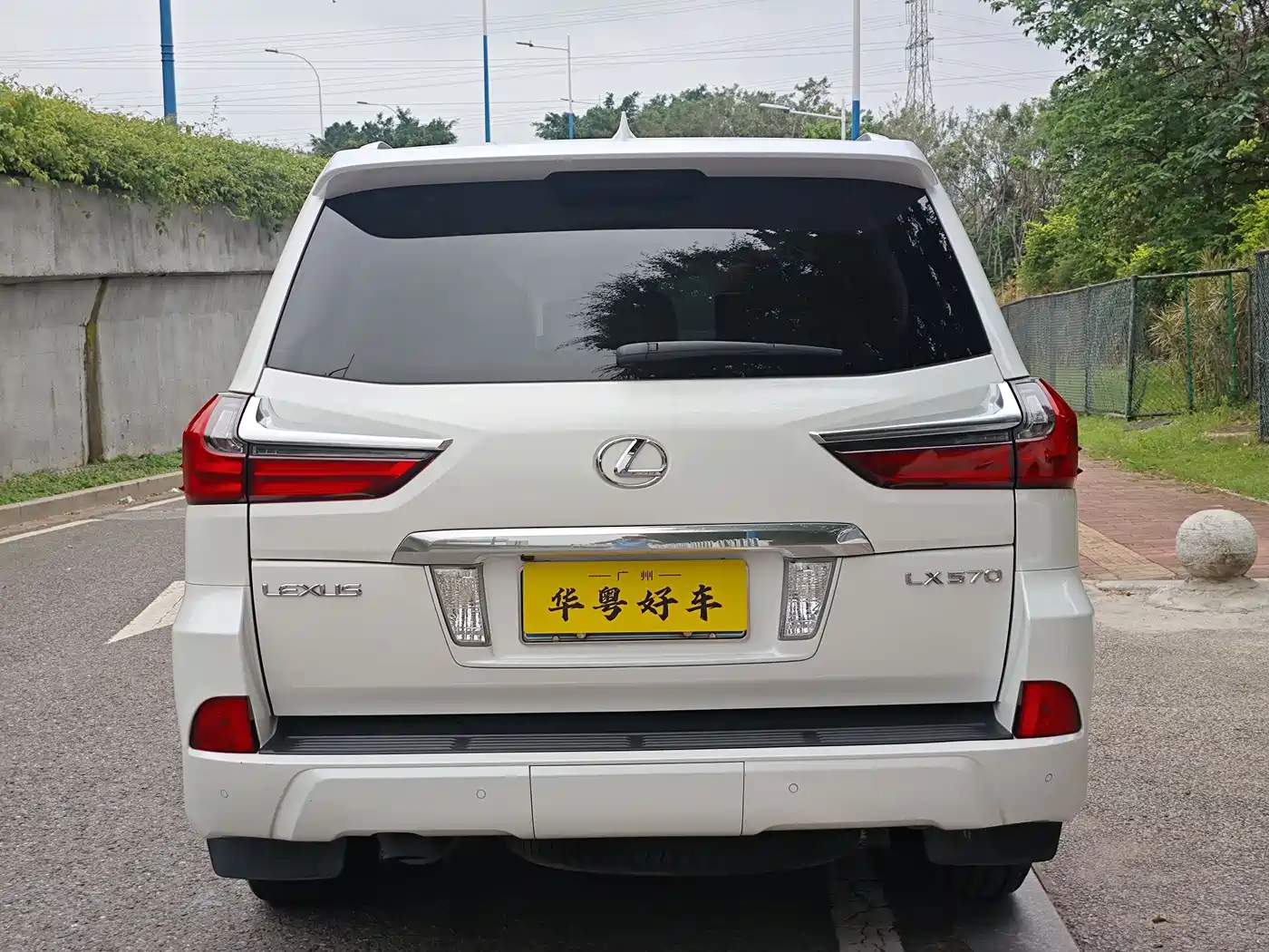 Lexus LX 2016 570 Dynamic Luxury Edition фото 3