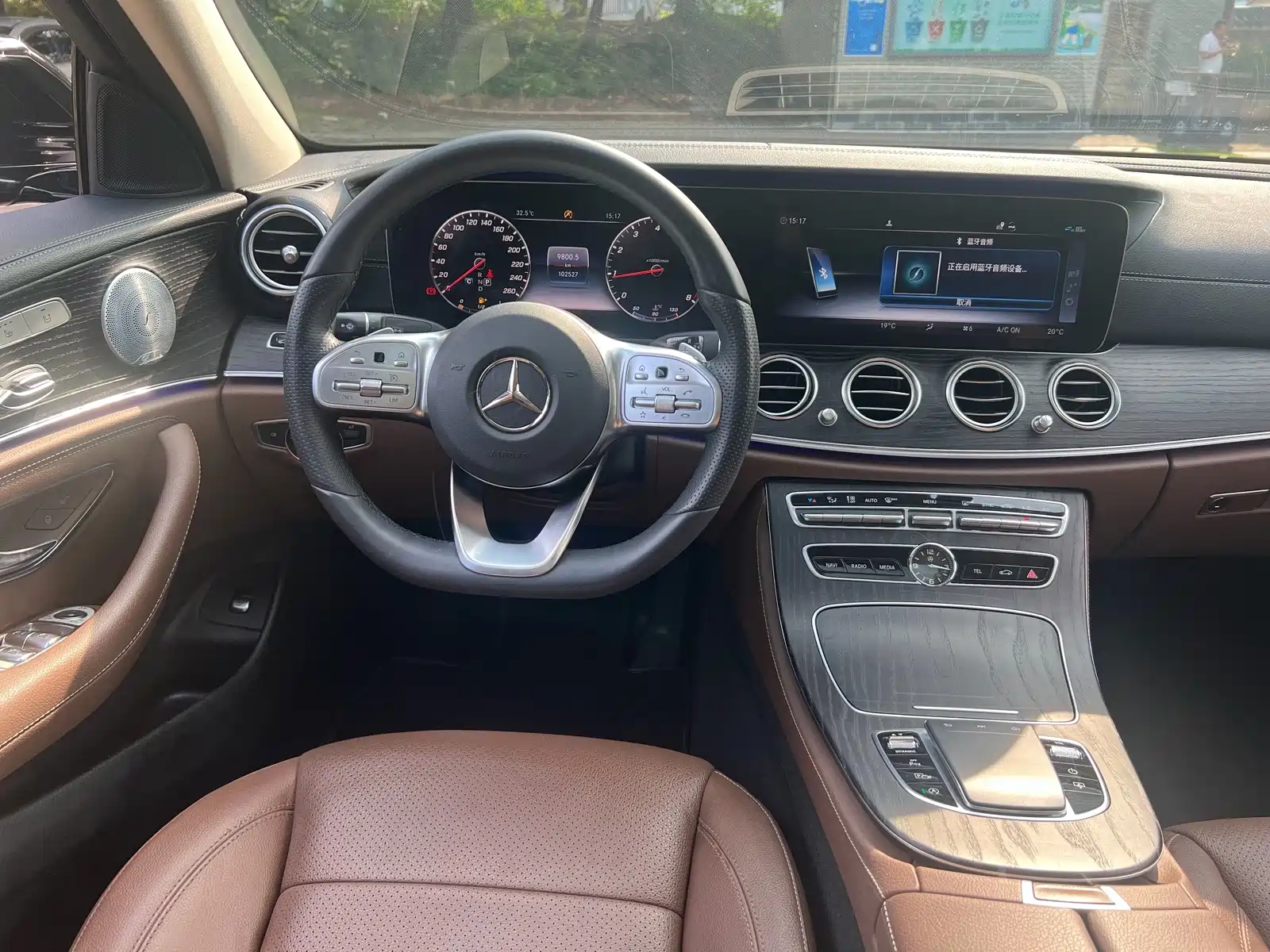 Фото 17 - Mercedes-Benz E-Class