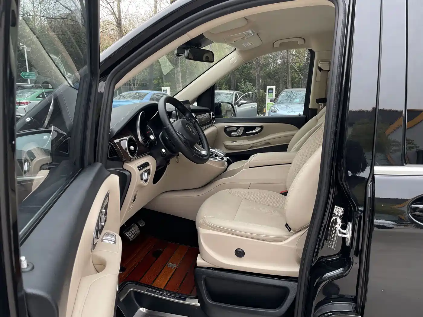 Mercedes-Benz V-Class 2018 V 260 L Premium Long Wheelbase Edition China VI фото 3