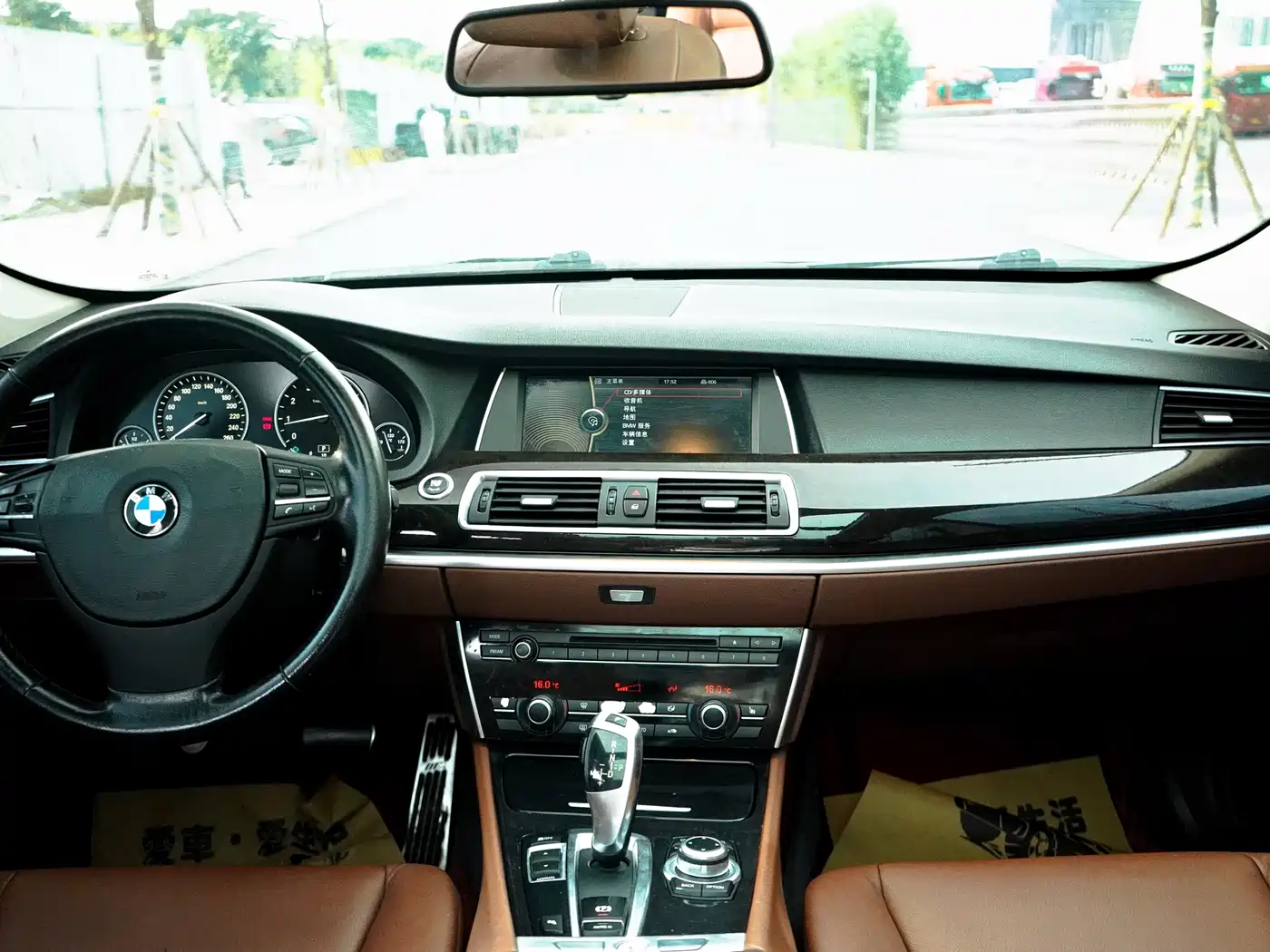 BMW 5 Series GT 2011 535i Elegance фото 13