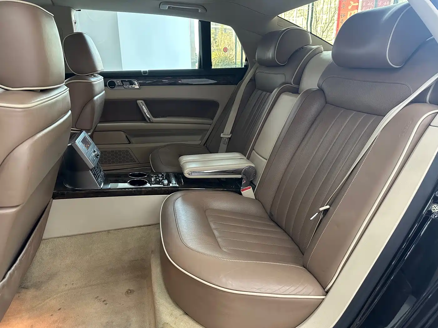 Volkswagen Phaeton 2012 3.6L Premium Custom фото 21