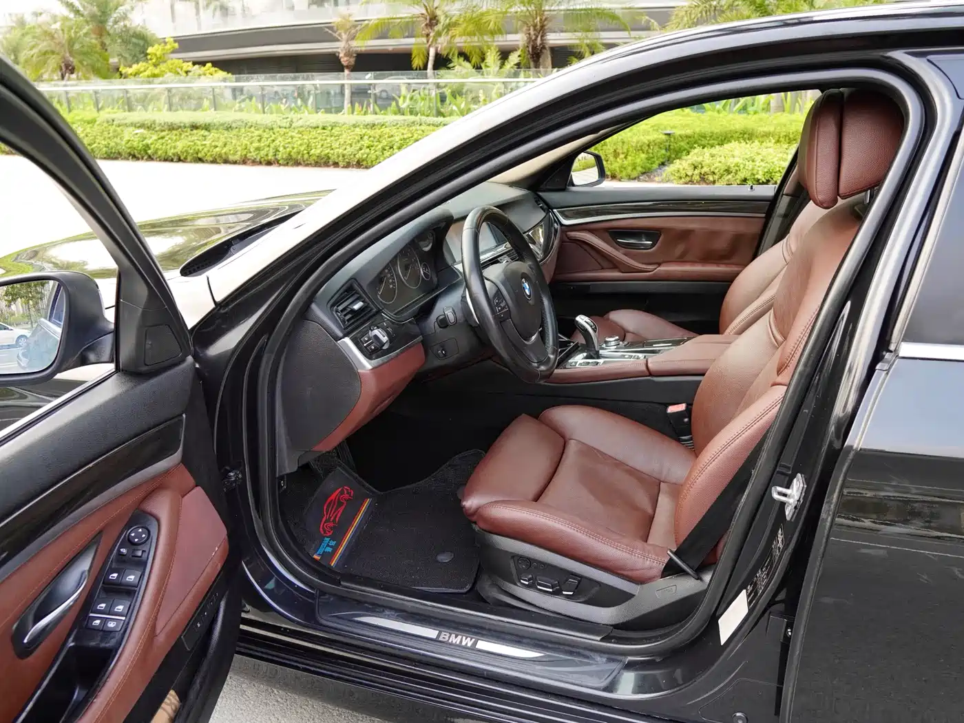BMW 5 Series 2011 535Li Luxury фото 5