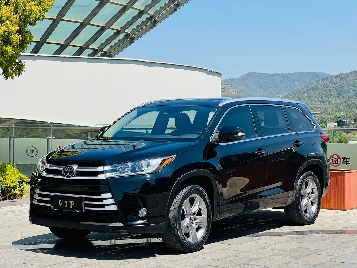 TOYOTA HIGHLANDER