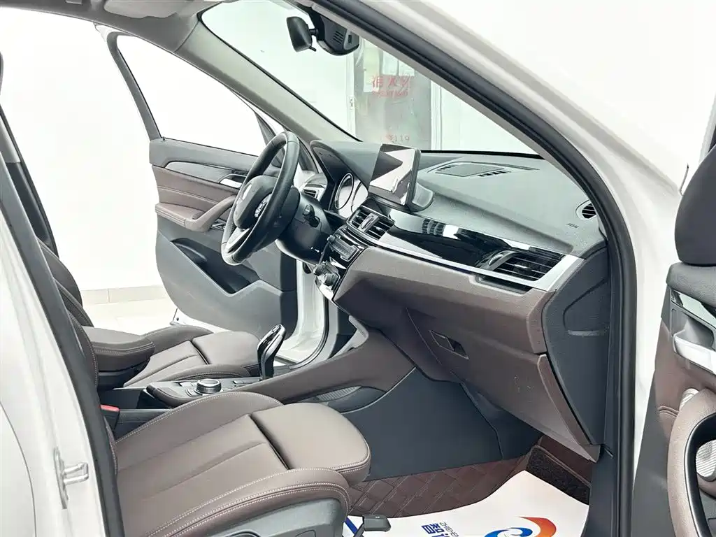 BMW X1 2022 sDrive20Li Fashion фото 12