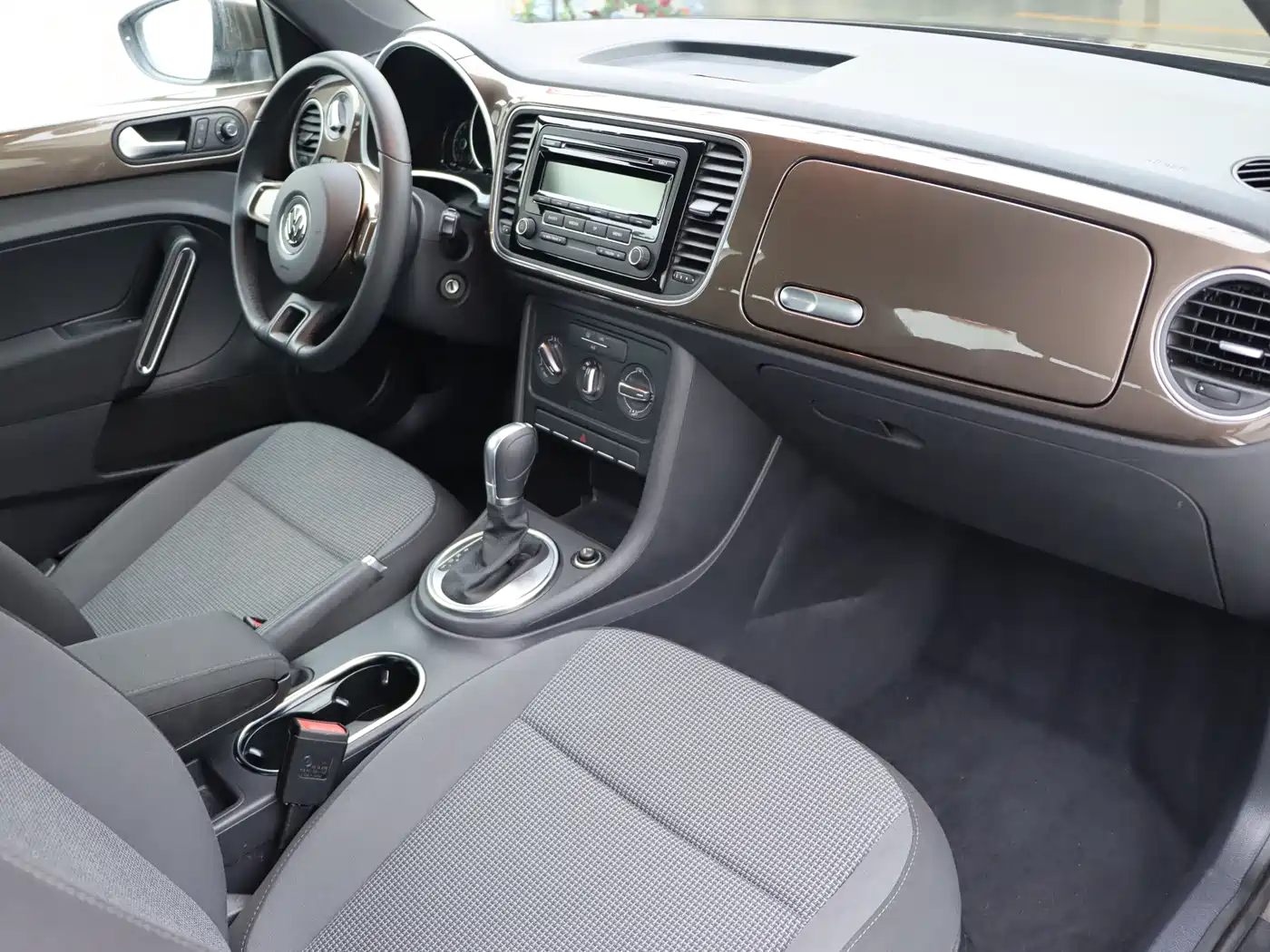 Volkswagen Beetle 2015 180TSI фото 9