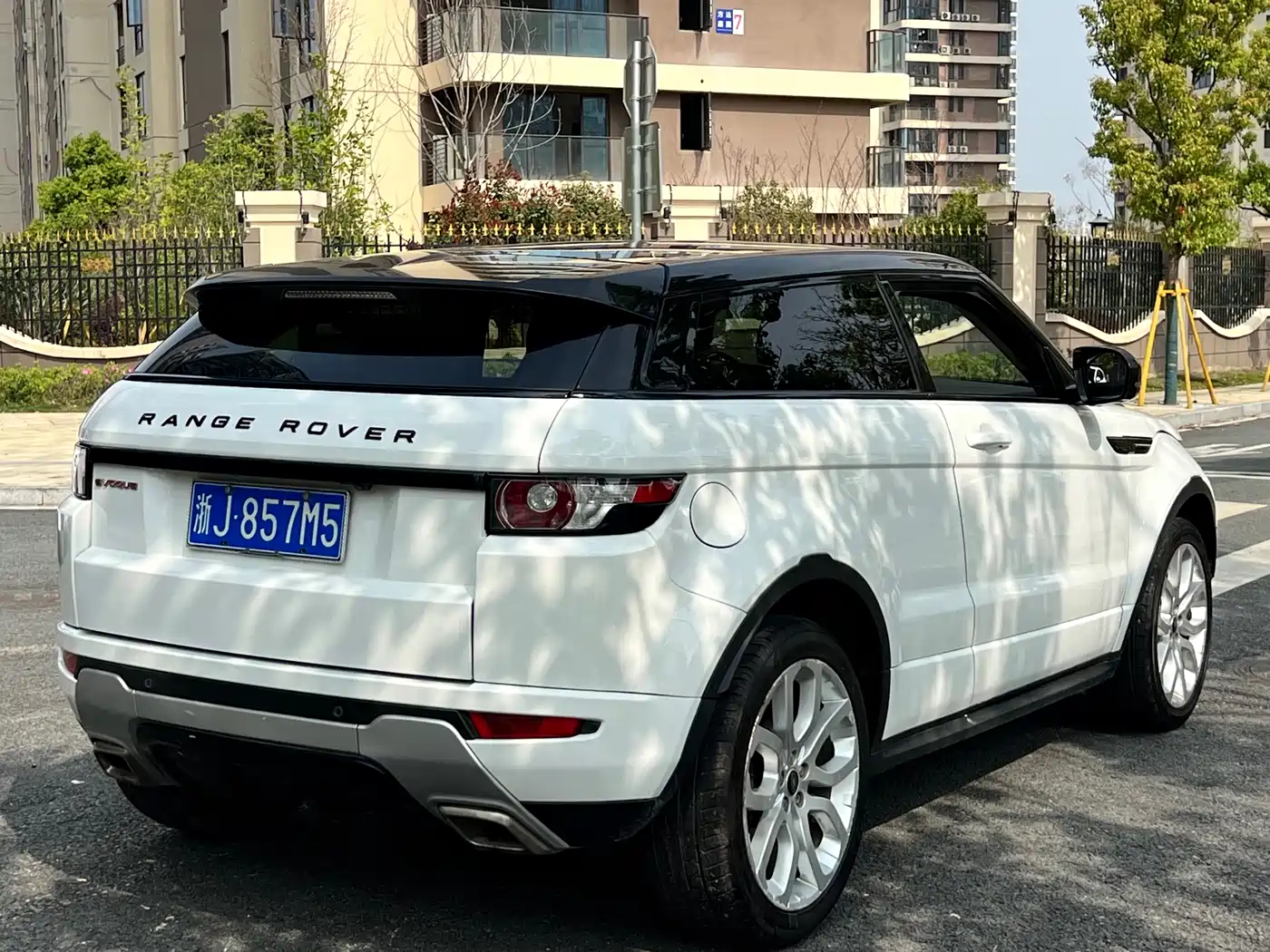 Land Rover Range Rover Evoque (Import) 2013 2.0T 3-door Dynamic Edition фото 5