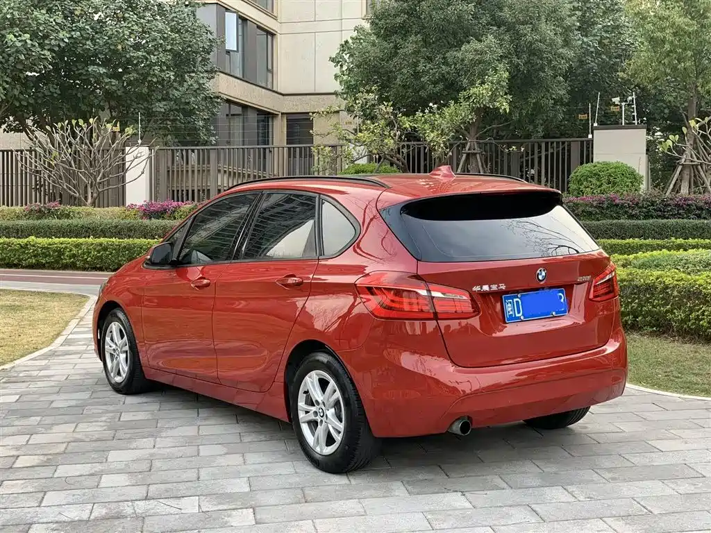 BMW 2 Series Touring 2016 218i Leading фото 4