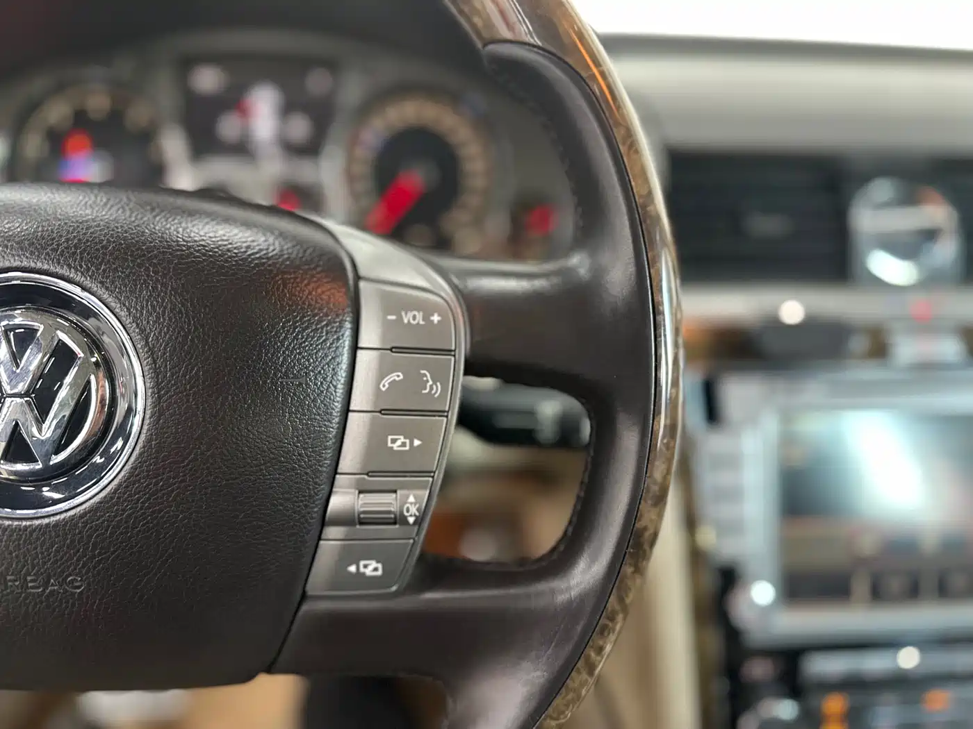 Volkswagen Phaeton 2012 3.6L Premium Custom фото 8