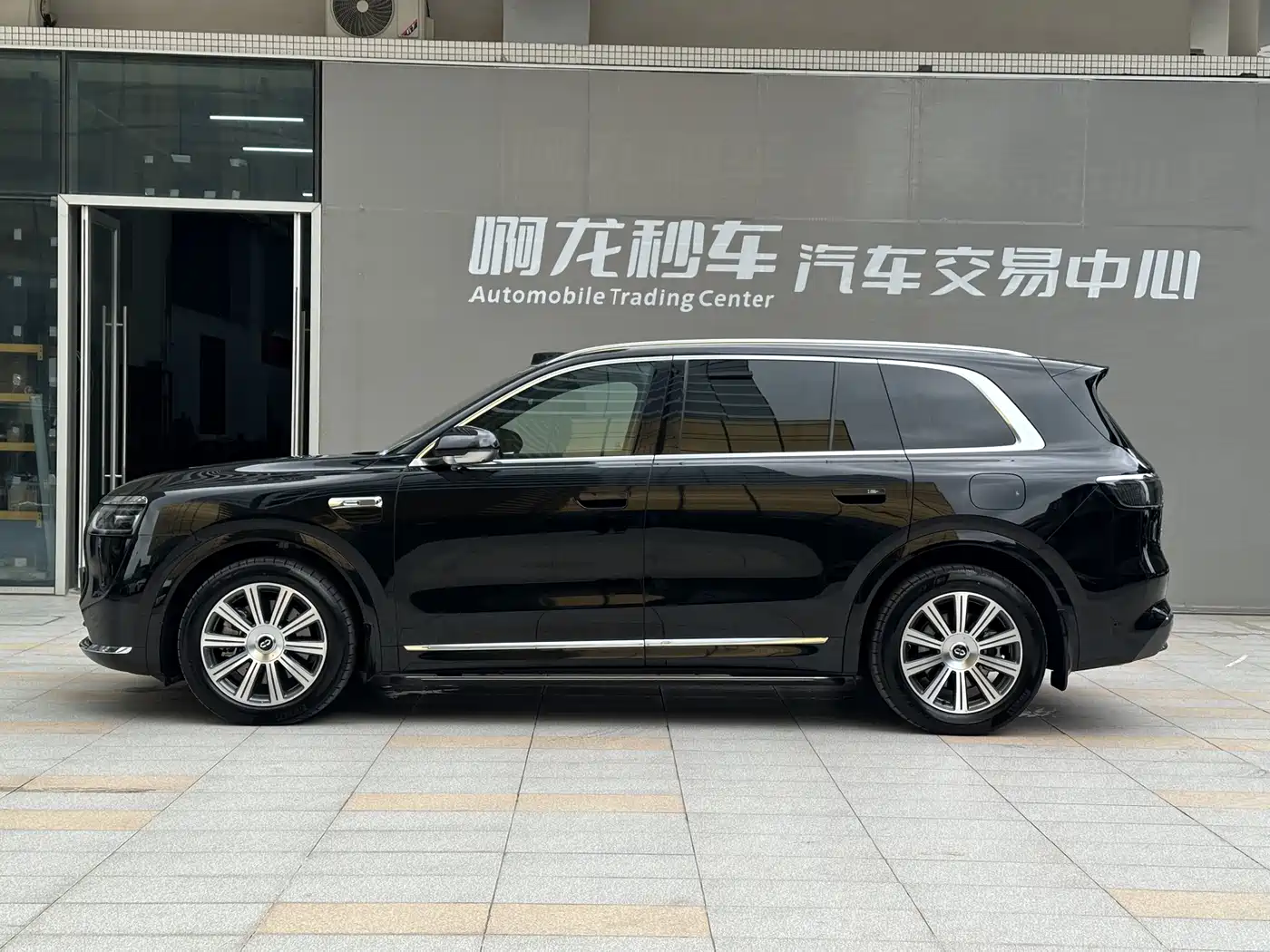 AITO Wenjie AITO M8 2025 Model Extended Range Max+ Edition 53.4kWh 6-Seater фото 18