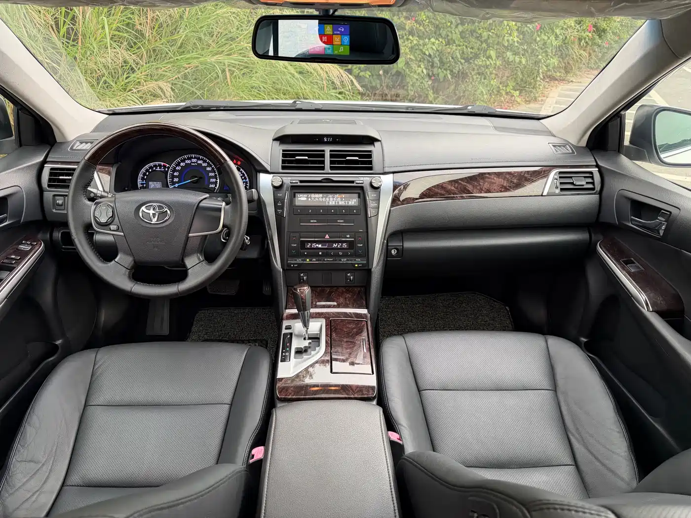 Toyota Camry 2015 2.0G Leading Edition фото 16