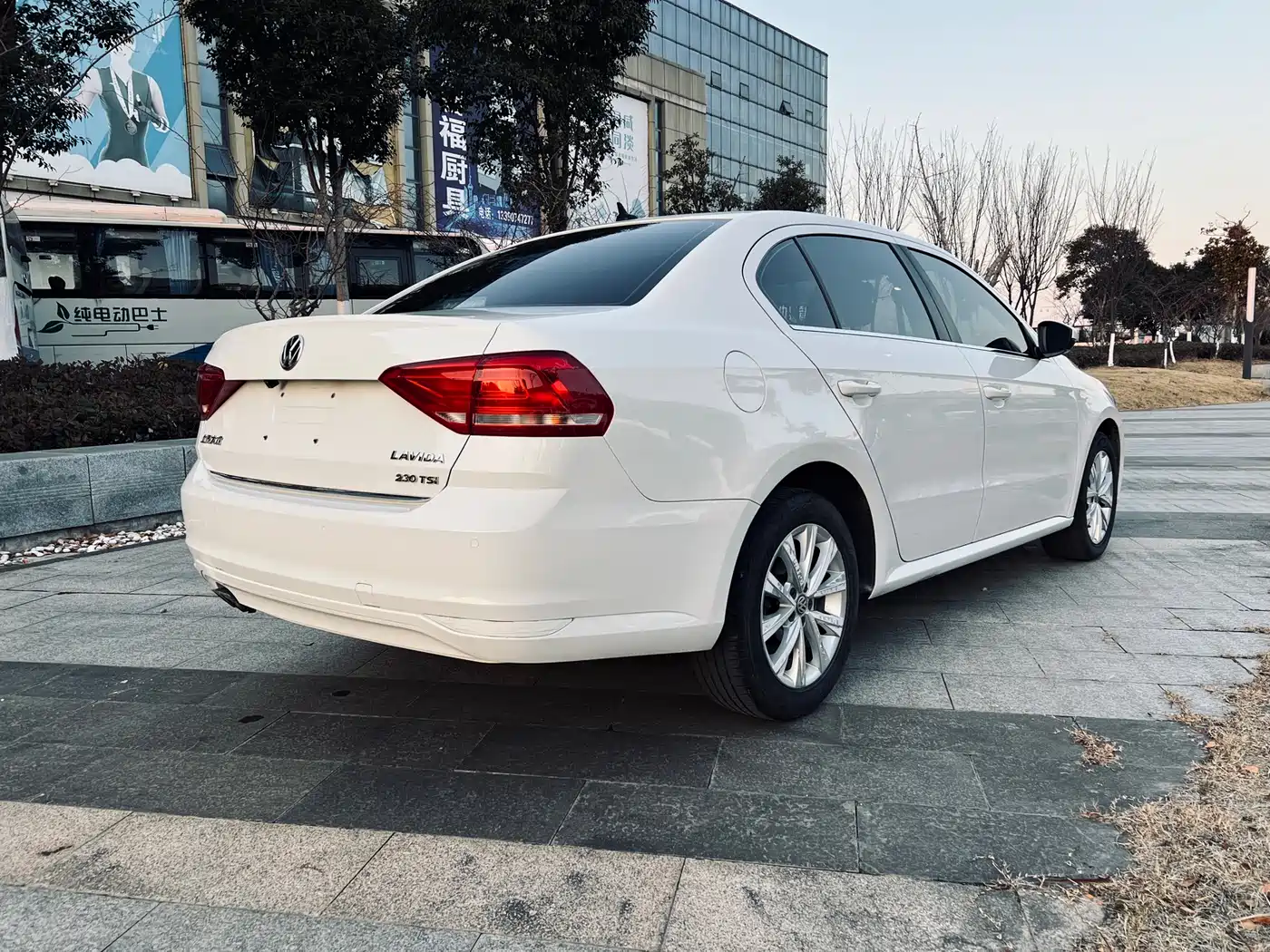 Volkswagen Lavida 2017 230TSI DSG Comfort Edition фото 7