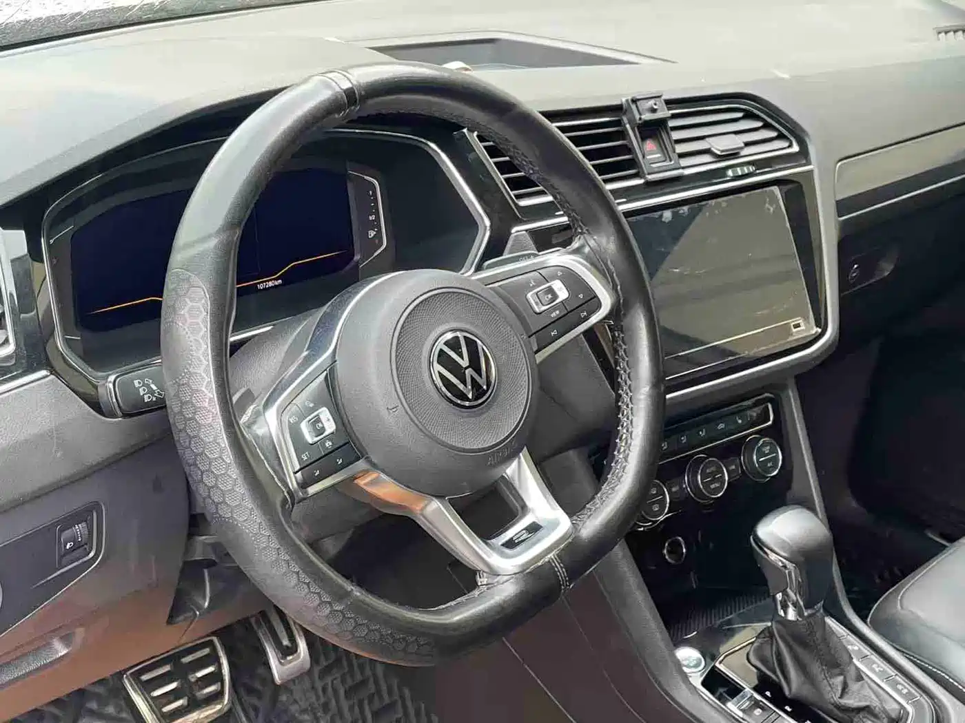 Volkswagen Tiguan L 2021 330TSI Automatic 2WD R-Line Premium фото 4