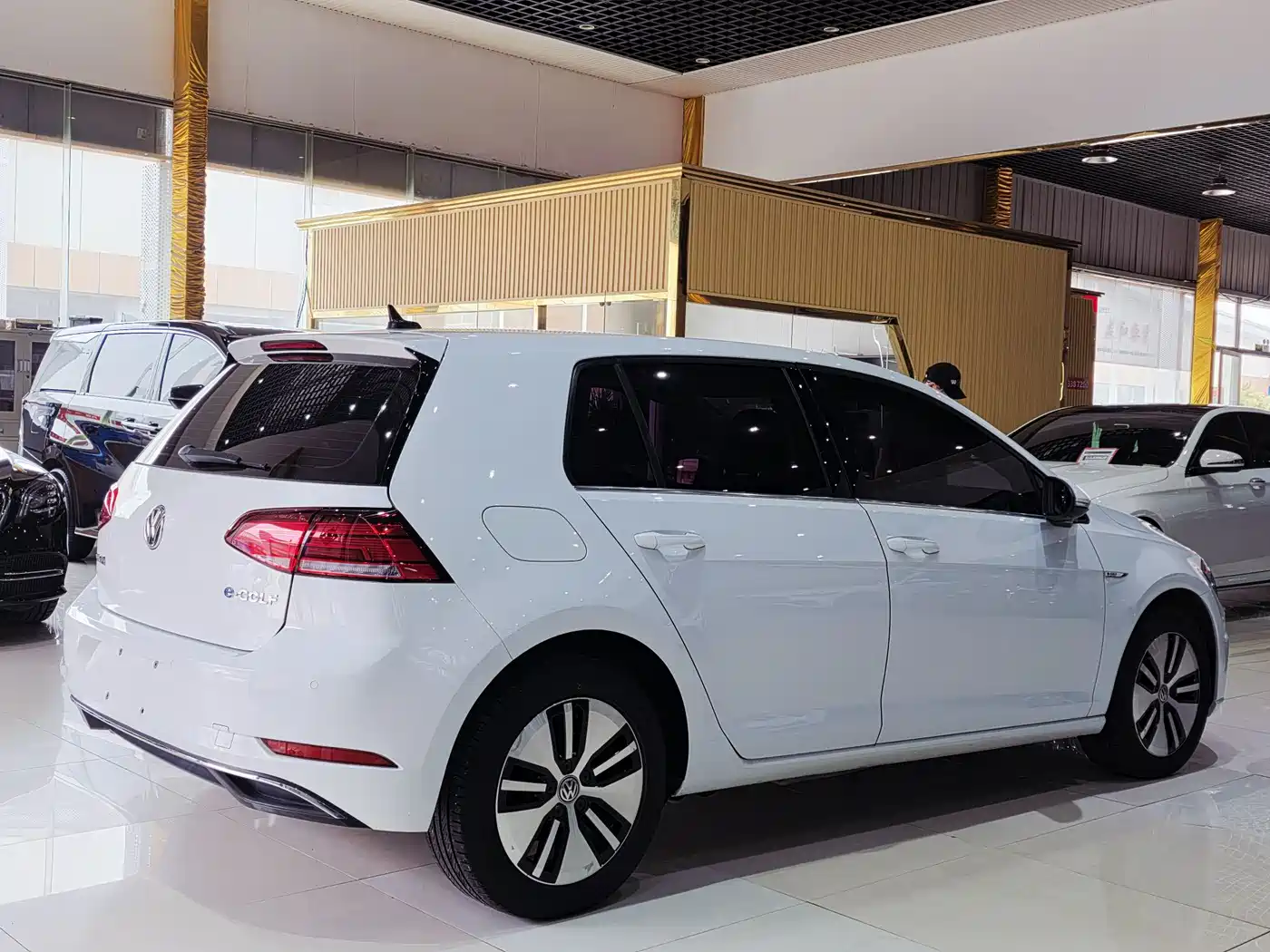 Volkswagen Golf Electric 2020 Chi фото 15