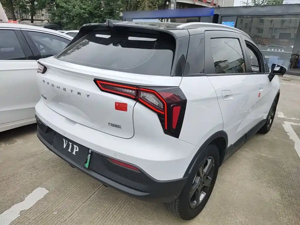 Фото 5 - Geely Geometry E Firefly