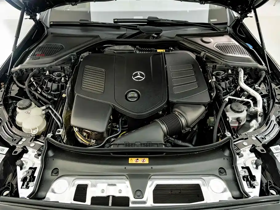 Photo 24 - Mercedes-Benz E-Class