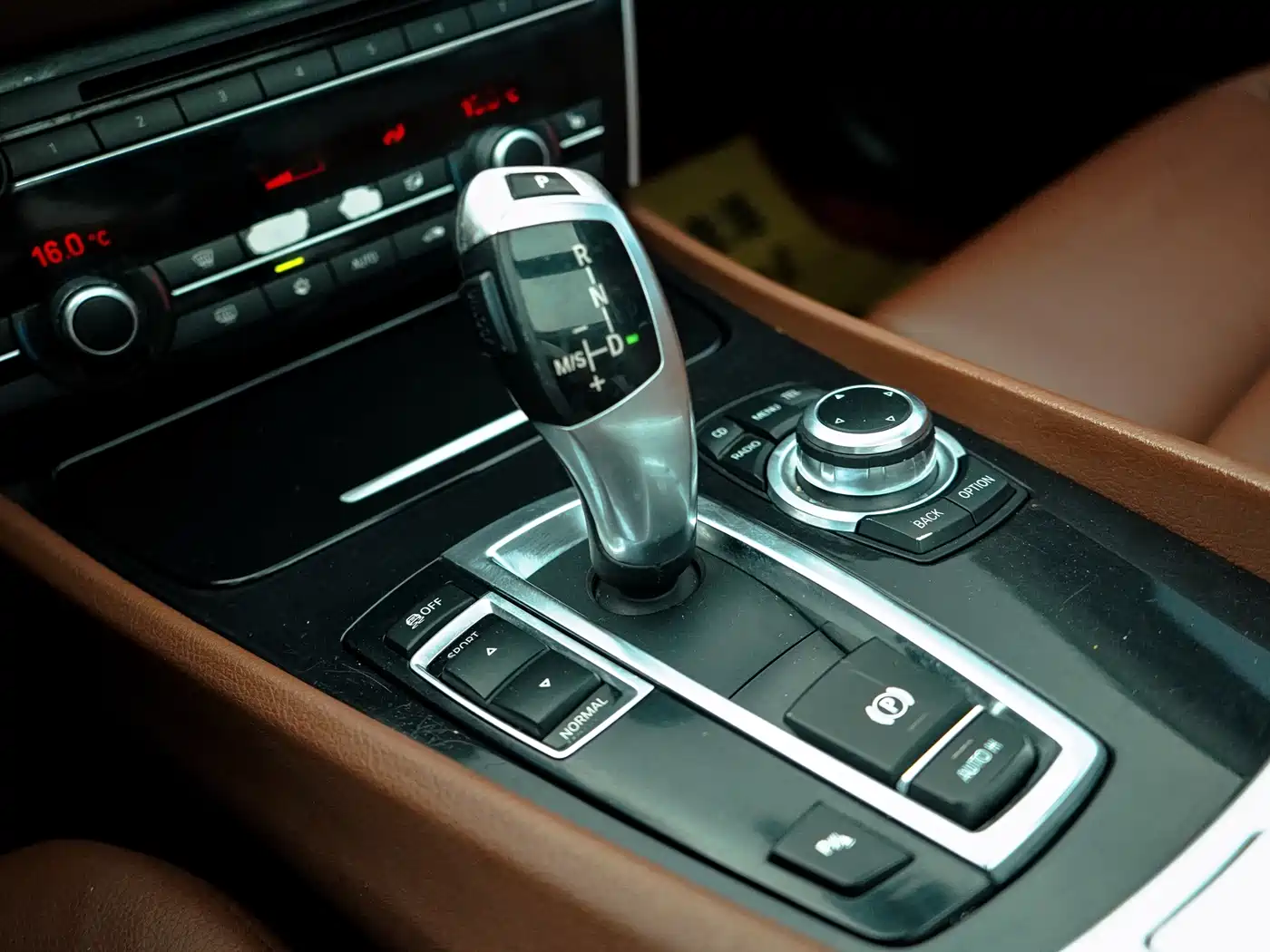 BMW 5 Series GT 2011 535i Elegance фото 24