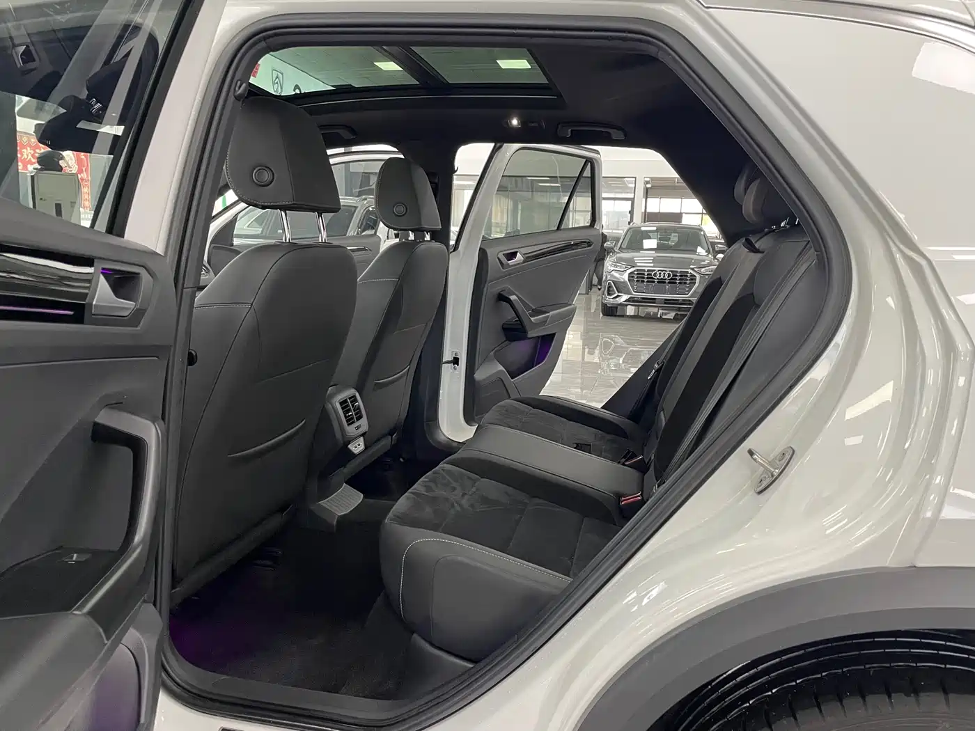 Volkswagen T-ROC 2021 Facelift 280TSI DSG 4WD Luxury Smart Connect Edition фото 6