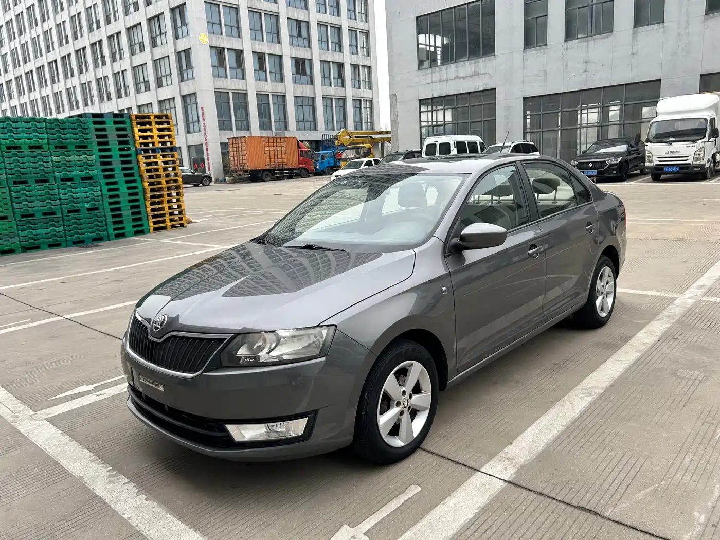 Škoda Rapid 2013 1.6L Manual Smart Selection фото 2
