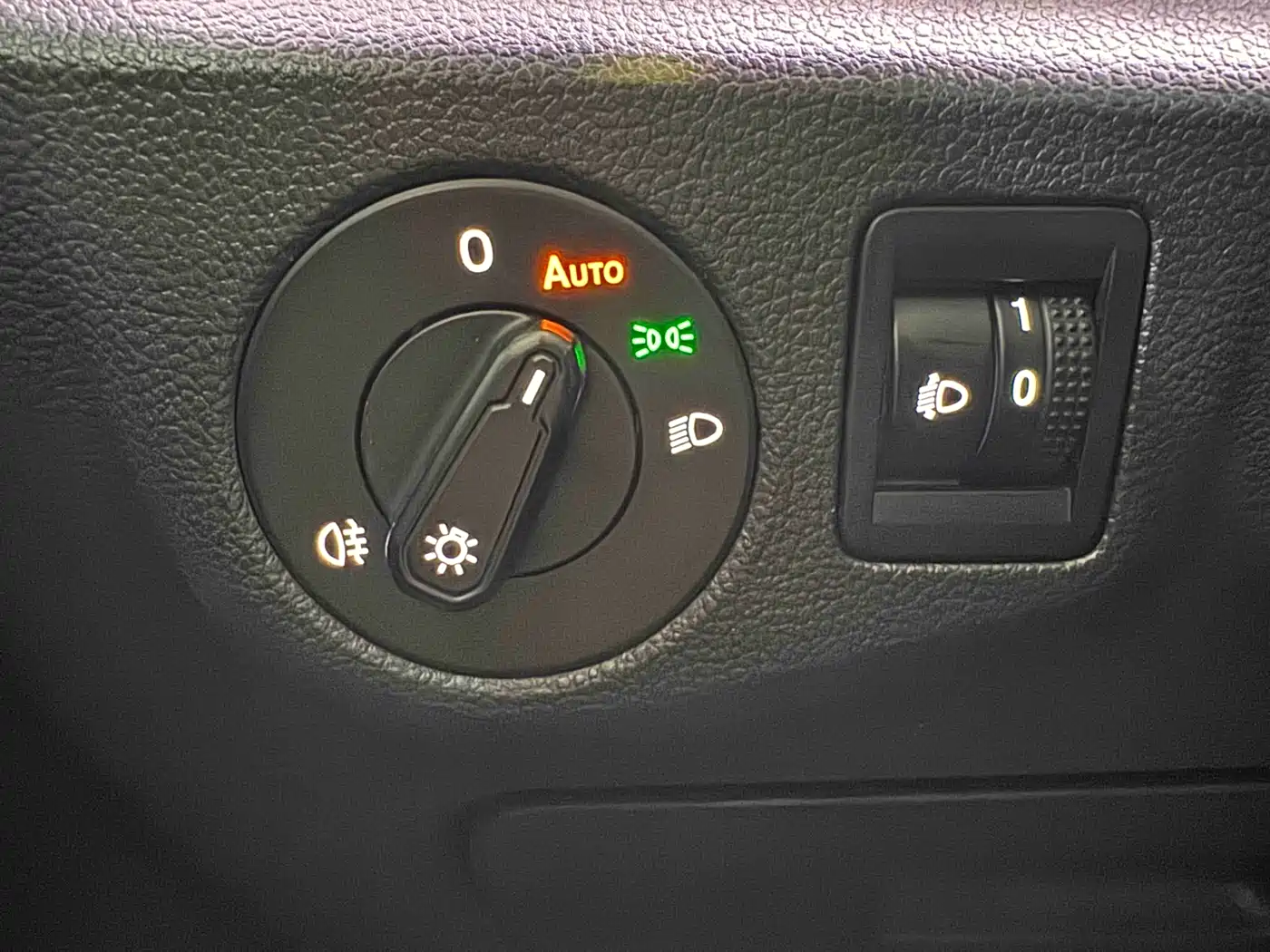 Volkswagen Lavida 2023 1.5L Auto Five Million Edition фото 11