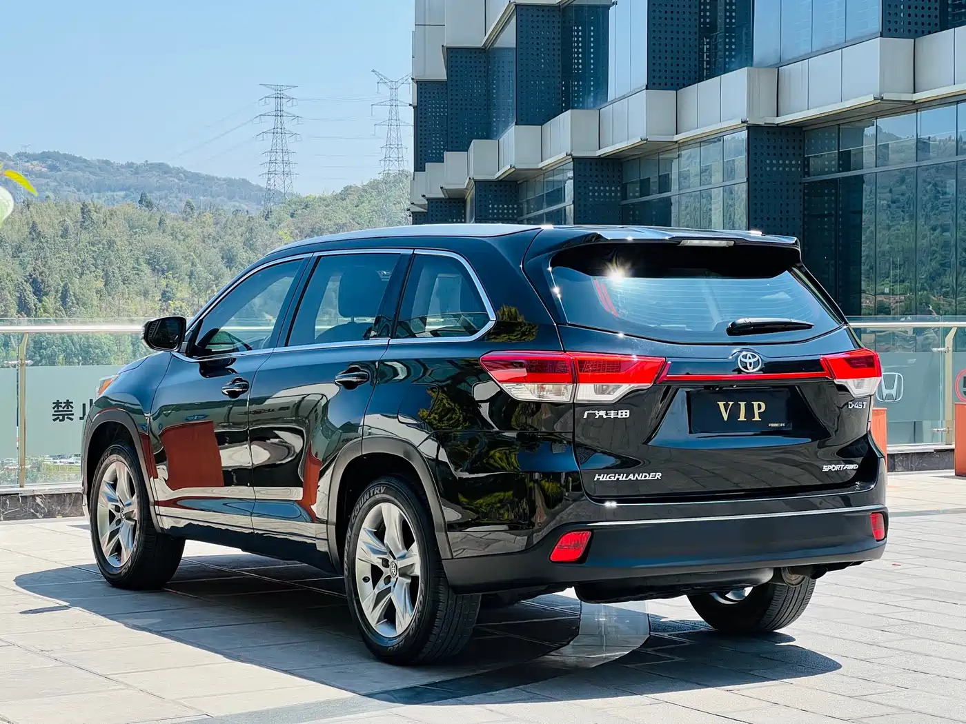 TOYOTA HIGHLANDER