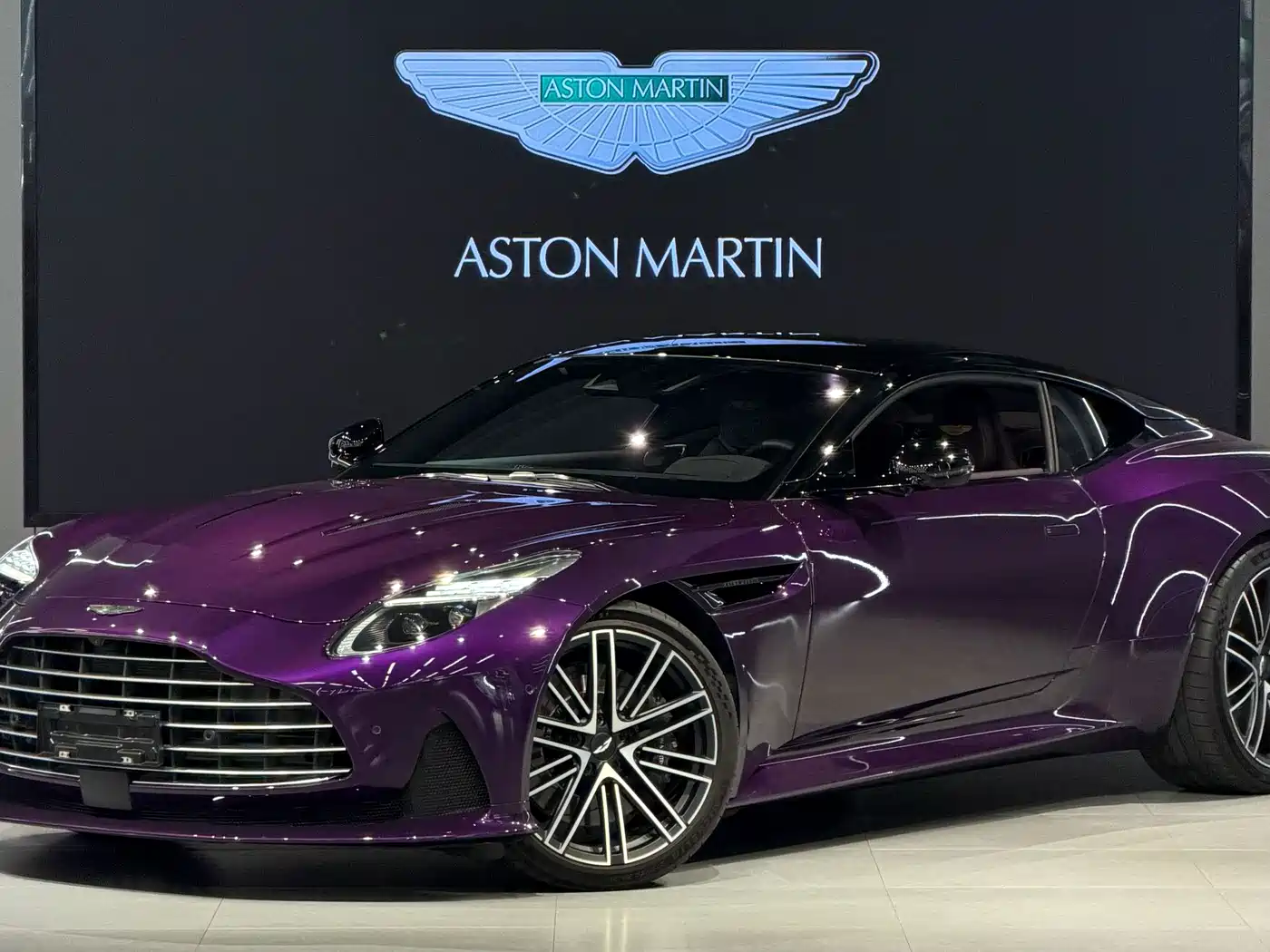 Aston Martin DB12 2024 2023 4.0T V8 Coupe