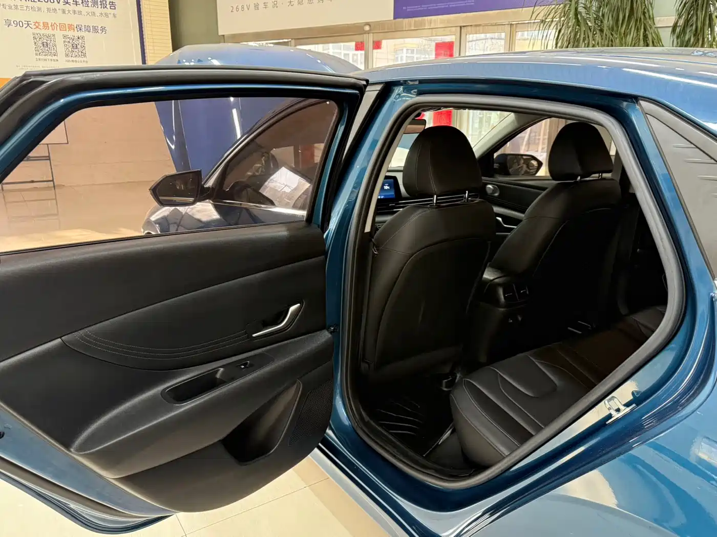 Hyundai Elantra 2022 1.5L CVT LUX Premium Edition фото 17