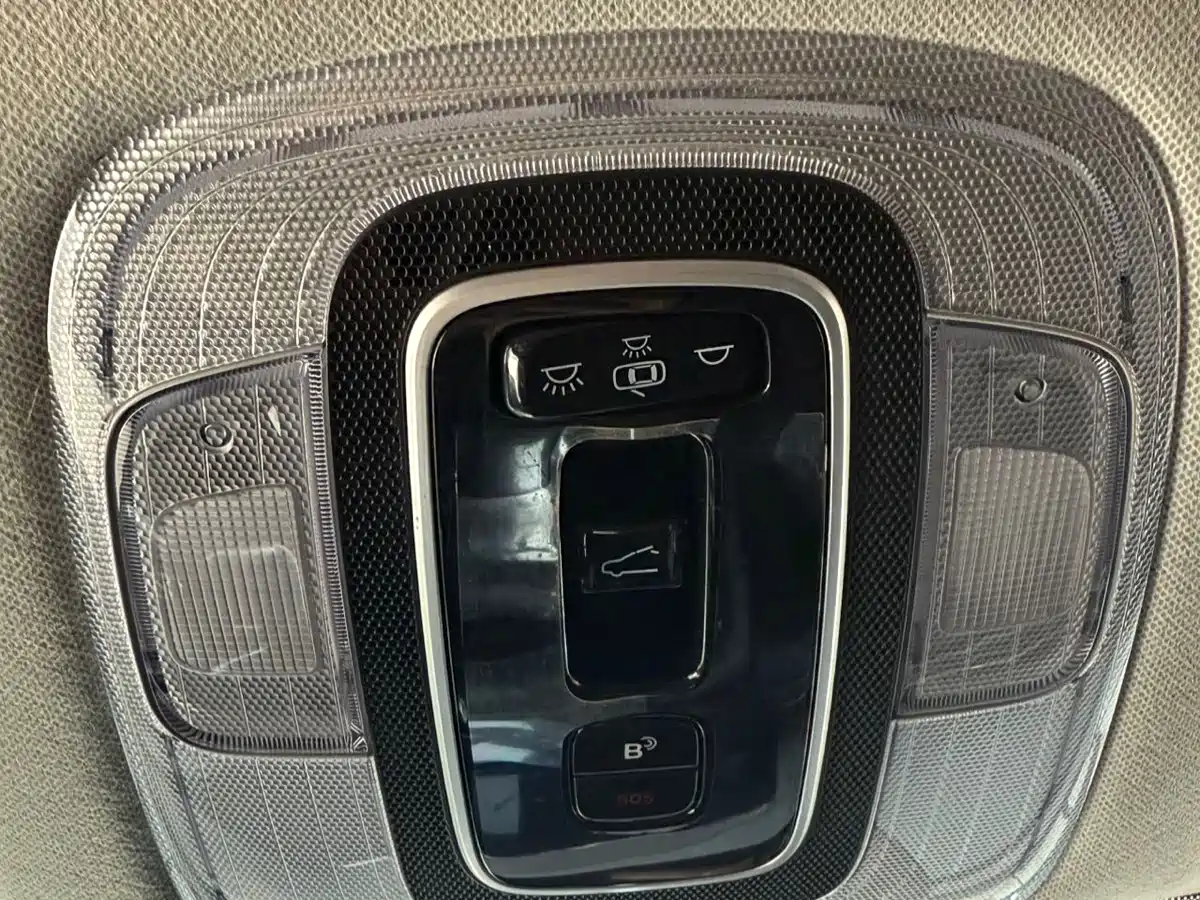 Hyundai Elantra 2022 1.5L CVT LUX Premium Edition фото 14