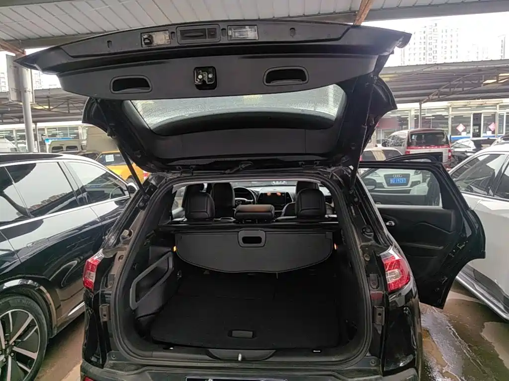 Фото 19 - Jeep Cherokee