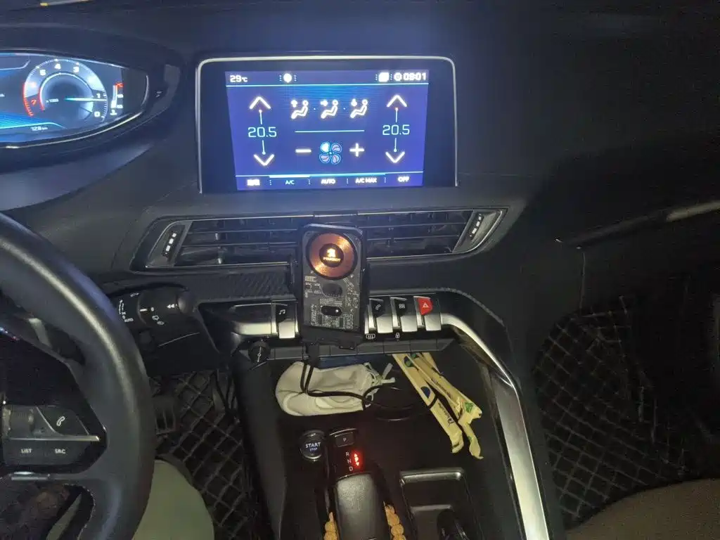 Фото 6 - Peugeot 5008