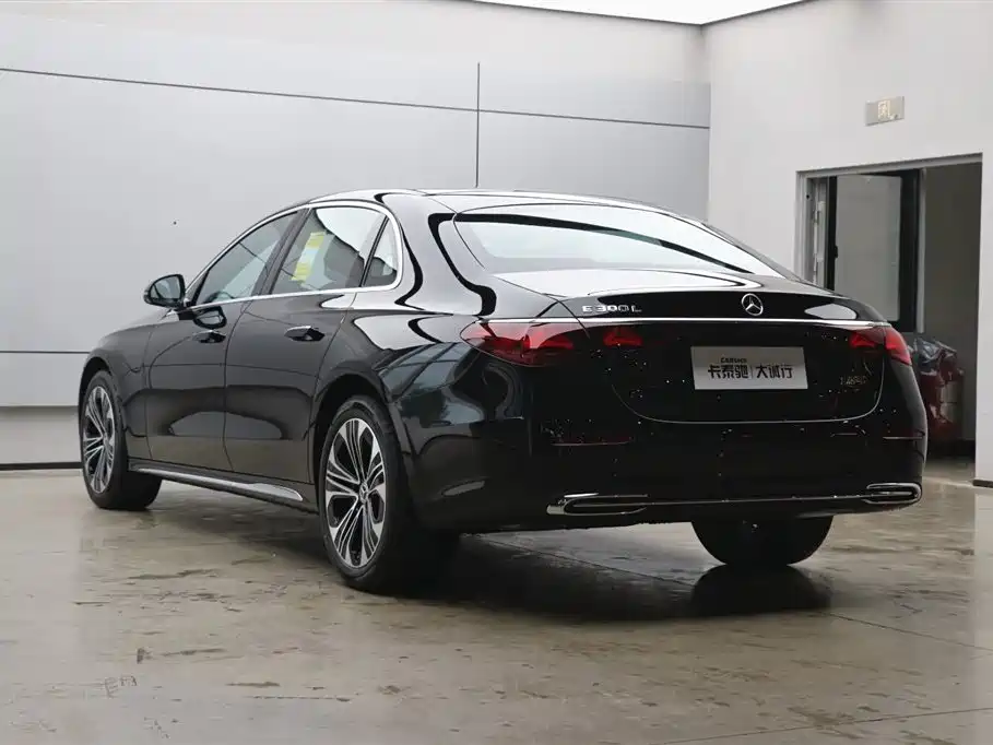 Mercedes-Benz E-Class фото 29