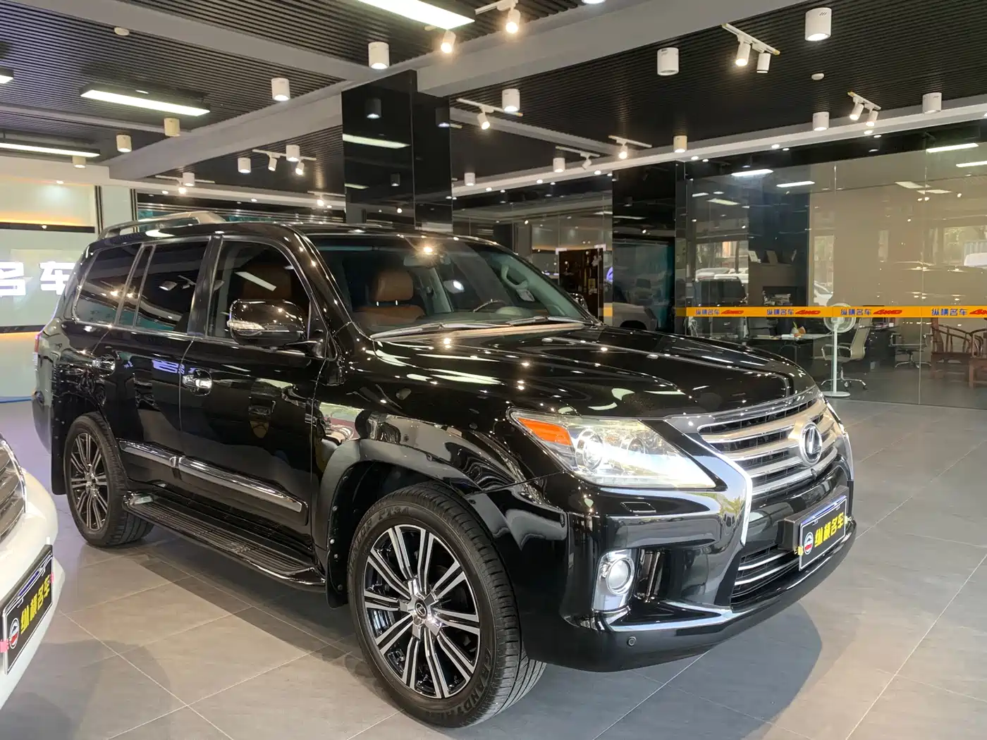 Lexus LX 2013 570 фото 3