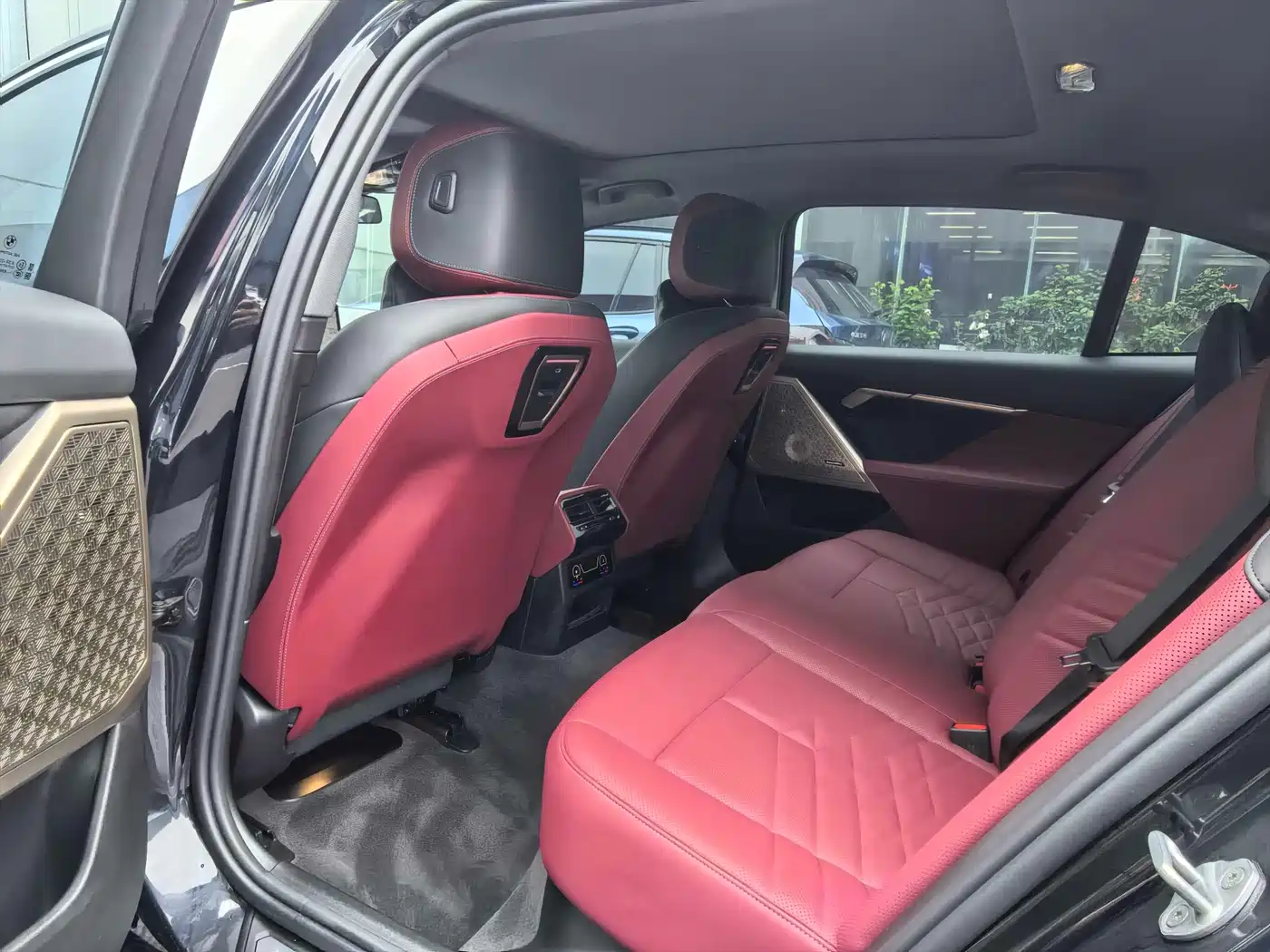 BMW 5 Series 2025 530Li Premium M Sport Package фото 6