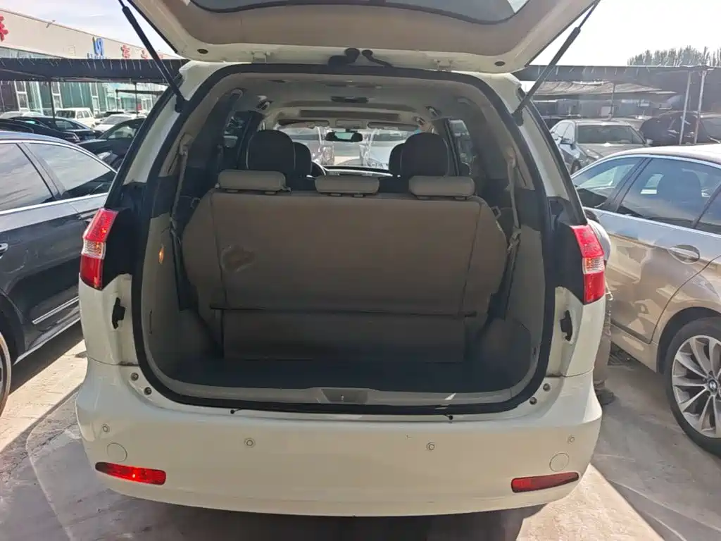 BYD M6 2016 2015 2.4L Automatic Premium Edition